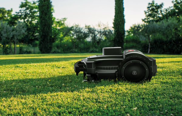 Травоядные «Кайманы»: обзор роботов-газонокосилок Caiman Травоядные «Кайманы»: обзор роботов-газонокосилок Caiman