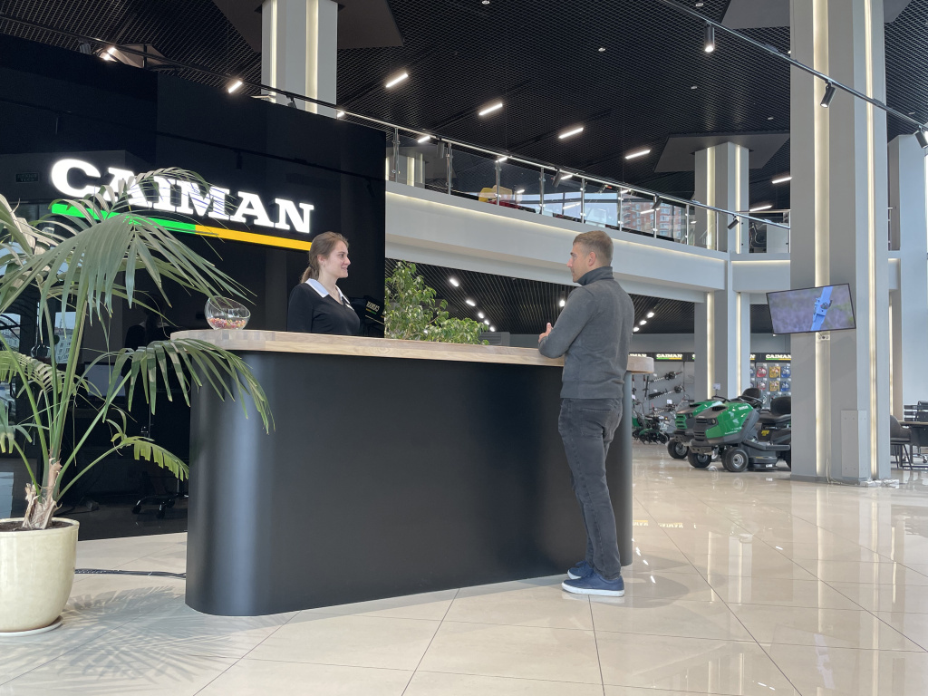 Московский флагманский салон CAIMAN  