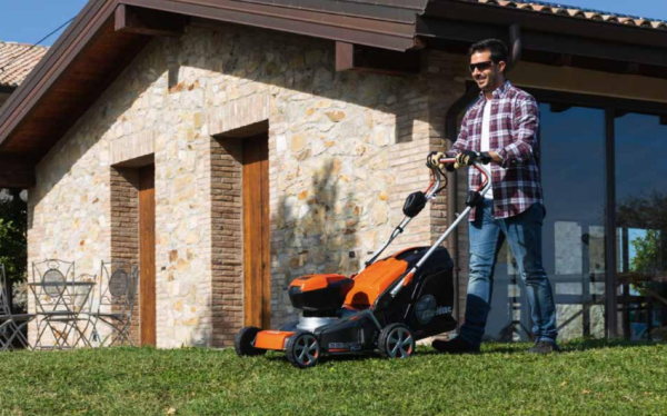Газон у дома: обзор газонокосилок Oleo-Mac